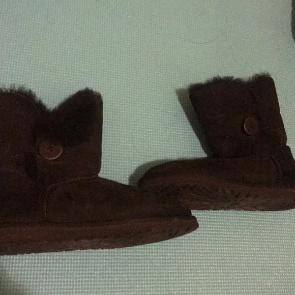 UGGS - Picture 2 of 4
